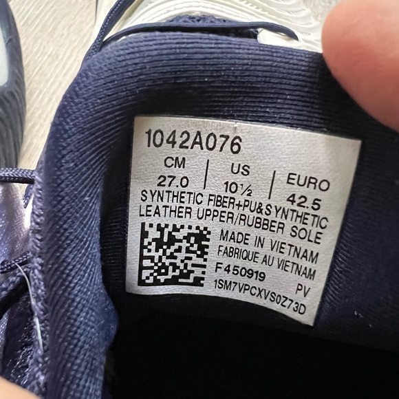 Ladies ASICS tennis shoes - Picture 3 of 3